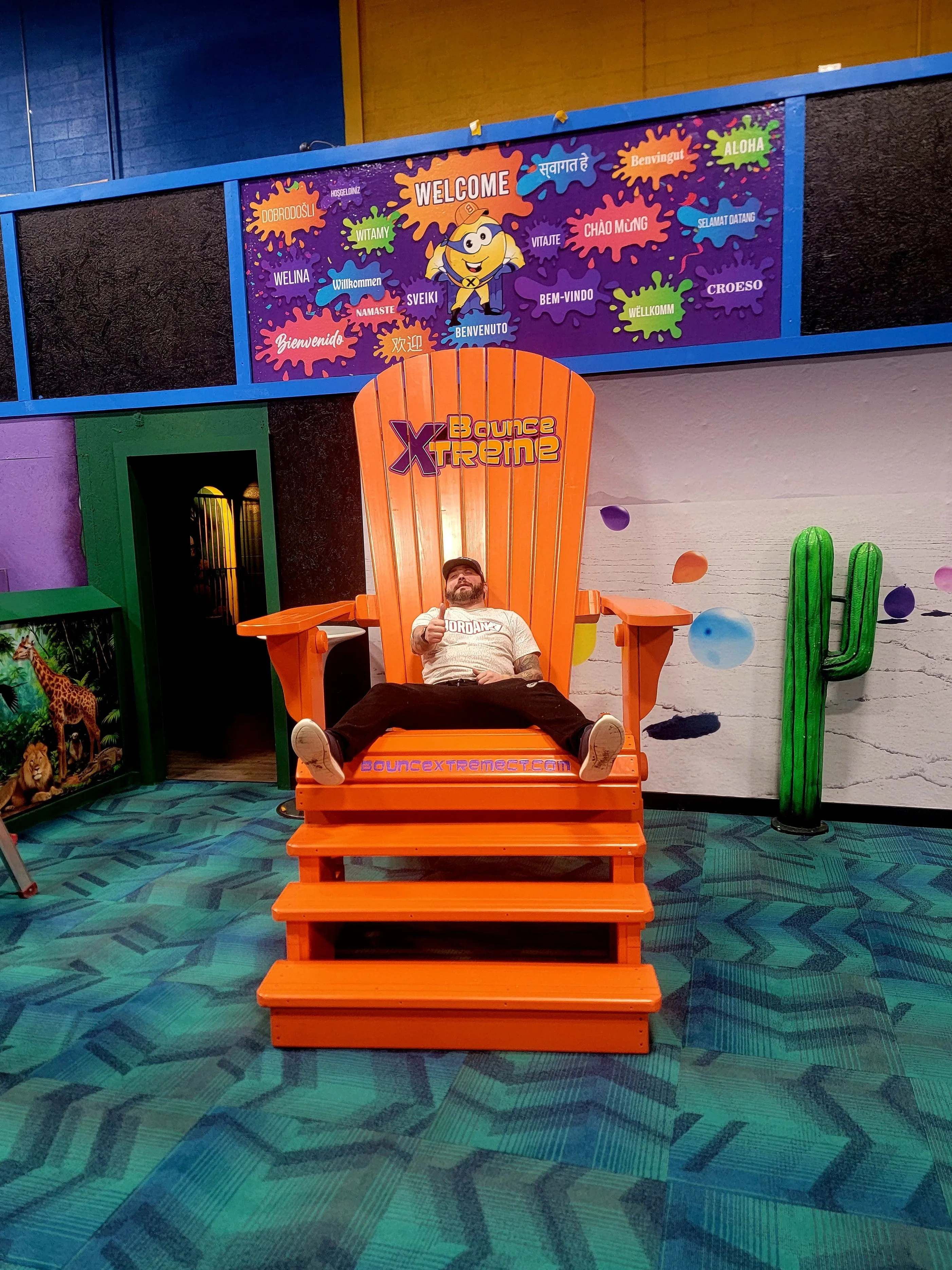 10' Giant Chair