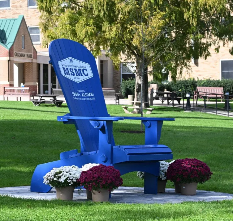 10' Giant Chair